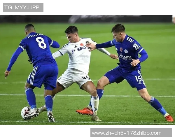 顿矿工对阵那不勒斯的欧战较量精彩纷呈双方球员全力以赴争夺胜利荣耀